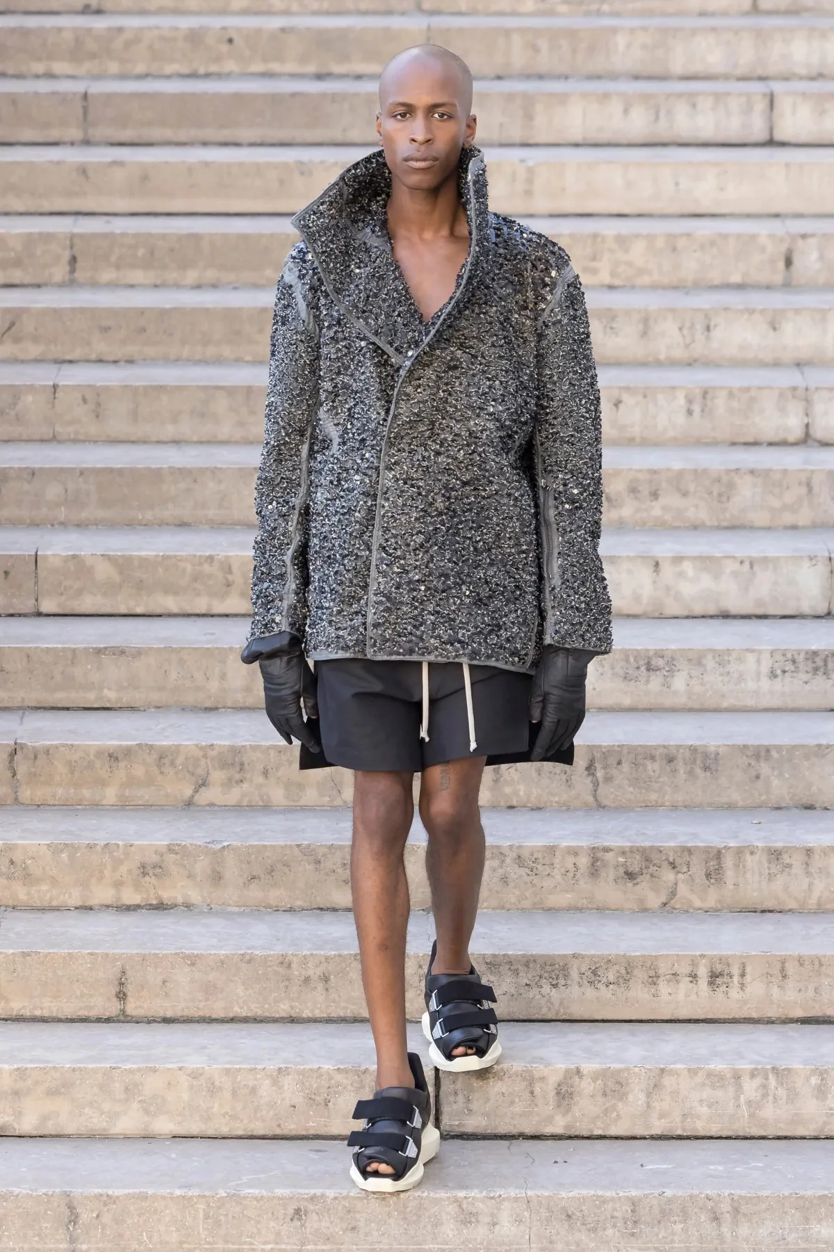 Rick Owens dévoile une élégance subversive pour le printemps 2026