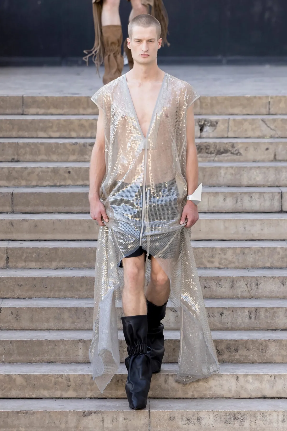 Rick Owens dévoile une élégance subversive pour le printemps 2026