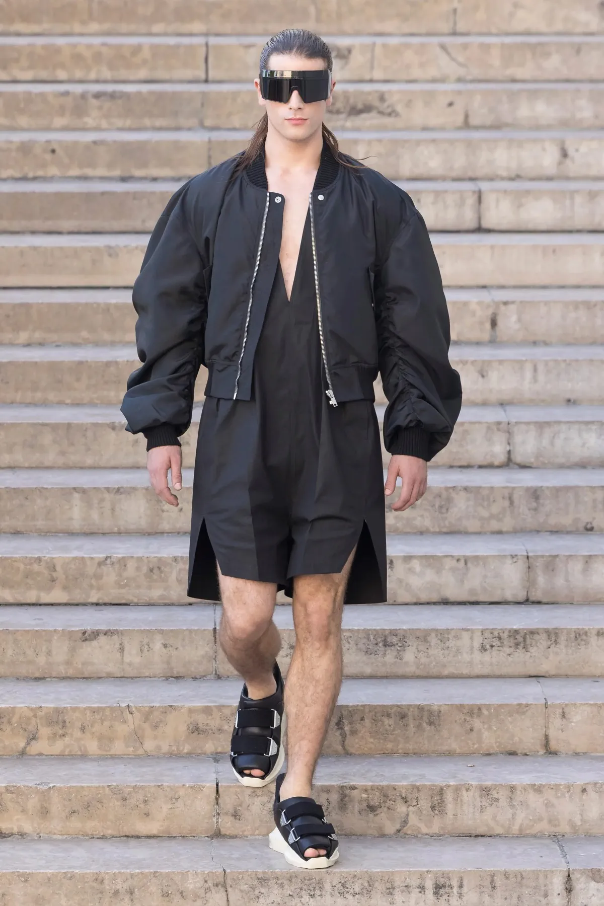 Rick Owens dévoile une élégance subversive pour le printemps 2026