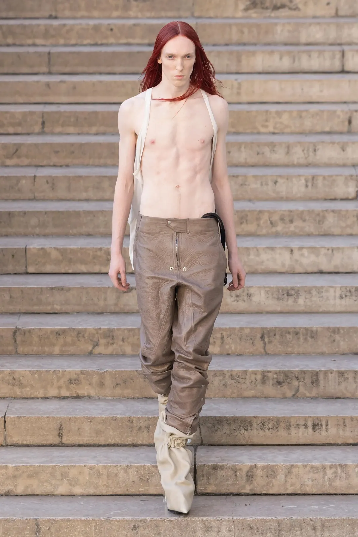 Rick Owens Spring Summer 2026 Paris Fashion Week Mens 4 Rick Owens dévoile une élégance subversive pour le printemps 2026