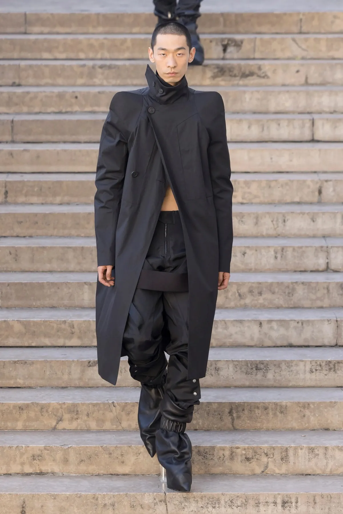 Rick Owens dévoile une élégance subversive pour le printemps 2026