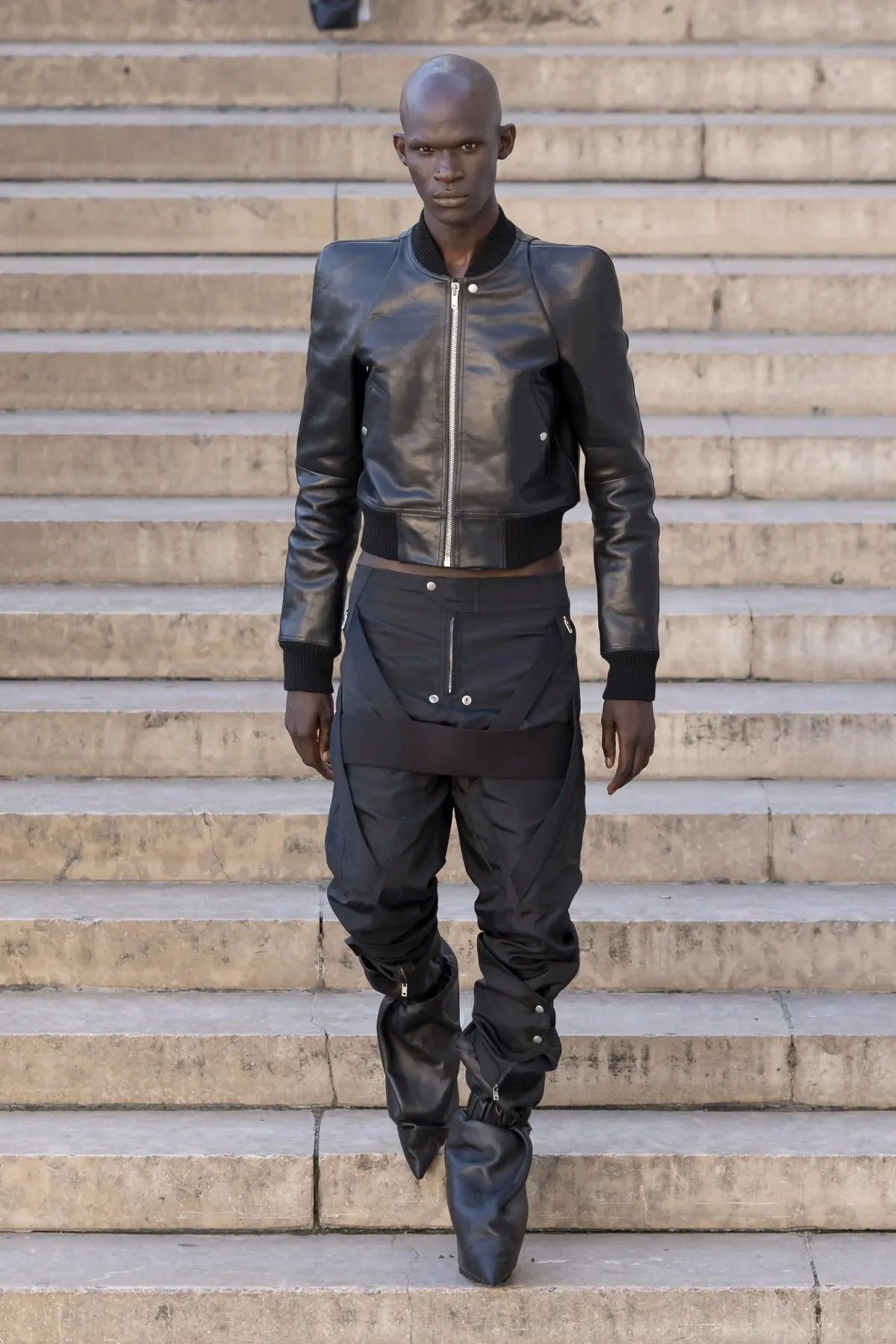Rick Owens dévoile une élégance subversive pour le printemps 2026