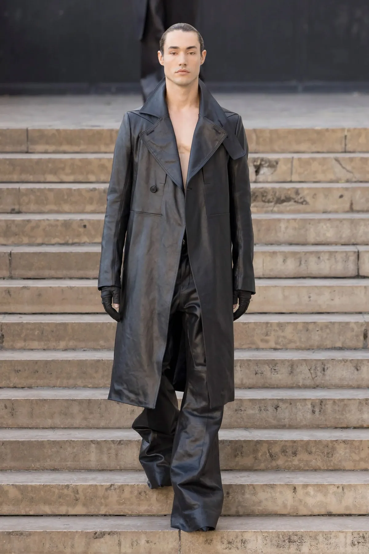 Rick Owens dévoile une élégance subversive pour le printemps 2026
