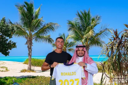 Cristiano Ronaldo signe un contrat démentiel de 400 millions d'euros avec Al-Nassr et fracasse tous les records