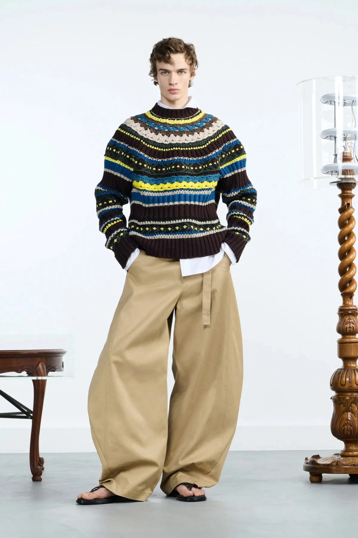 Au printemps 2026, sacai privilégie le confort dans l'élégance masculine