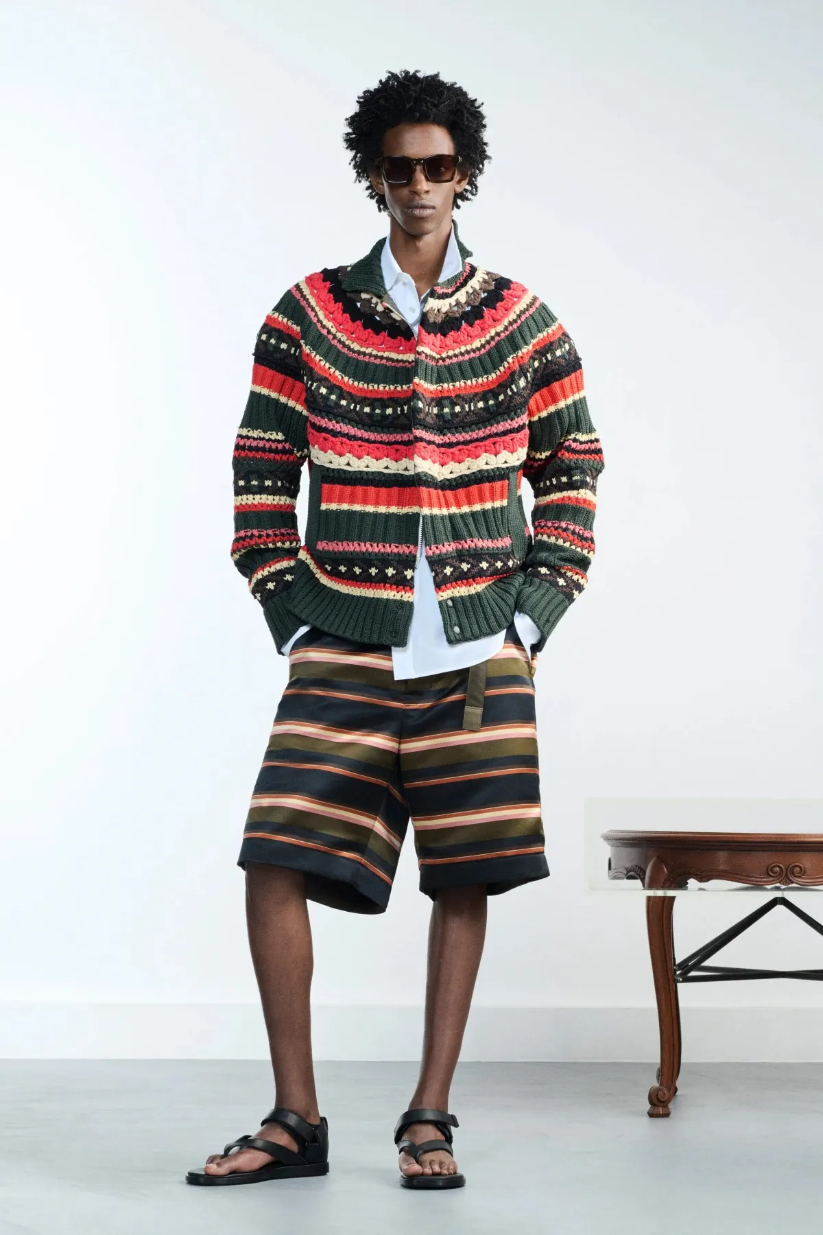 Au printemps 2026, sacai privilégie le confort dans l'élégance masculine