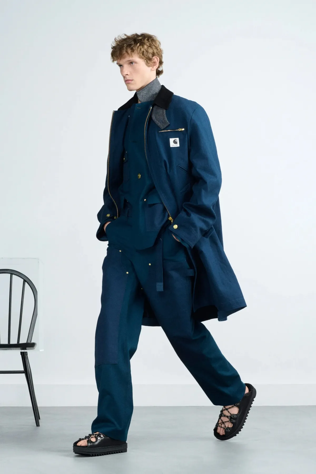 Au printemps 2026, sacai privilégie le confort dans l'élégance masculine