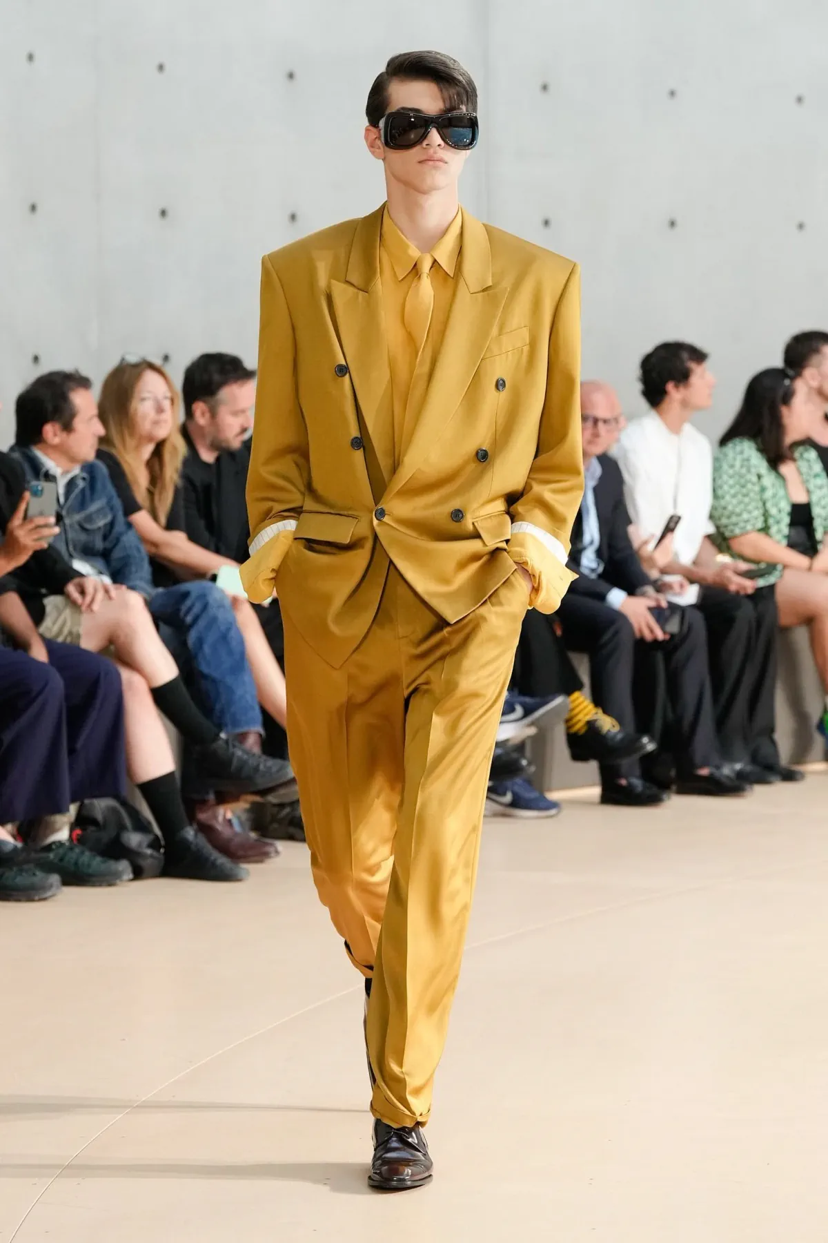 Saint Laurent Spring Summer 2026 Paris Fashion Week 4 Anthony Vaccarello présente sa collection printemps 2026 de Saint Laurent sous un nouveau jour coloré