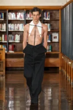 Printemps 2026, SEAN SUEN transforme la bibliothèque parisienne en théâtre onirique