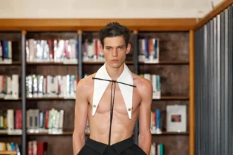 Printemps 2026, SEAN SUEN transforme la bibliothèque parisienne en théâtre onirique