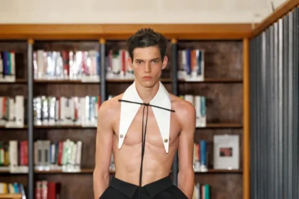 Printemps 2026, SEAN SUEN transforme la bibliothèque parisienne en théâtre onirique