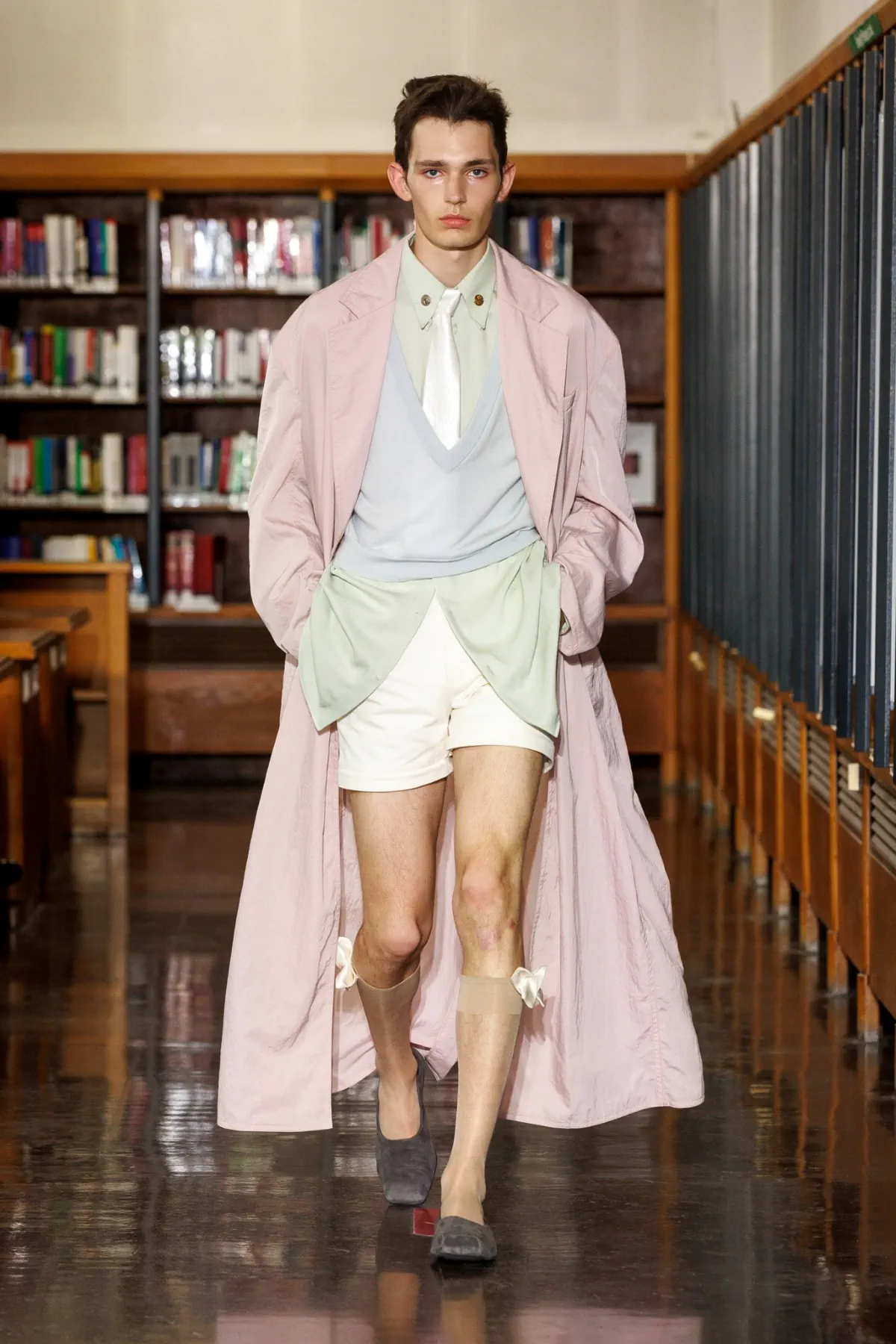 Printemps 2026, SEAN SUEN transforme la bibliothèque parisienne en théâtre onirique