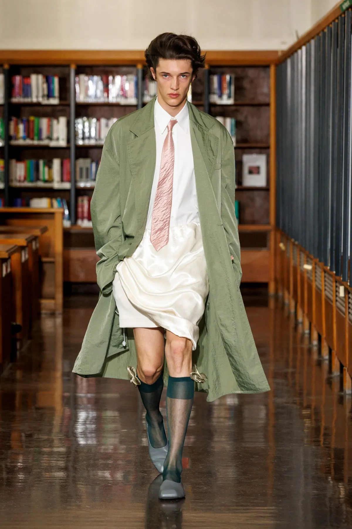 Printemps 2026, SEAN SUEN transforme la bibliothèque parisienne en théâtre onirique