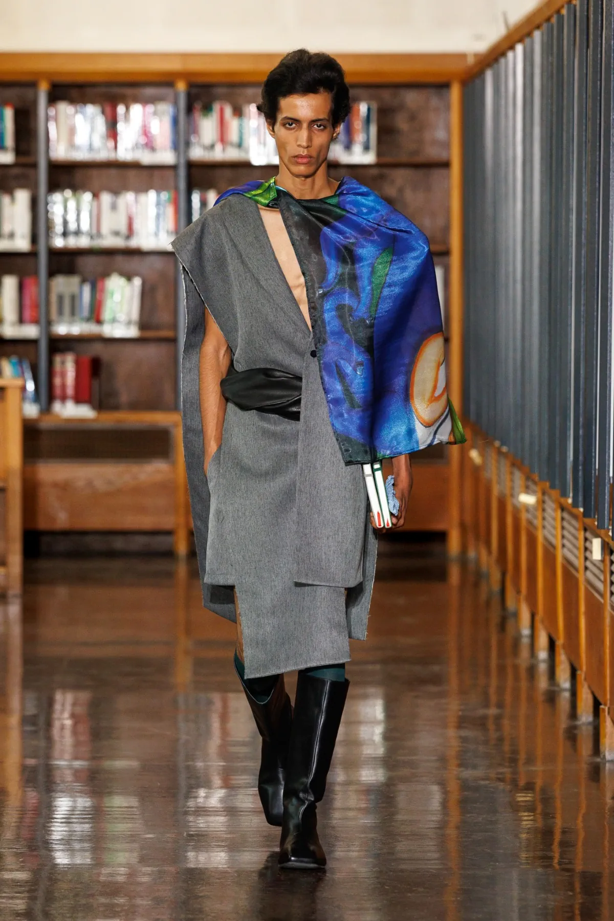 Printemps 2026, SEAN SUEN transforme la bibliothèque parisienne en théâtre onirique