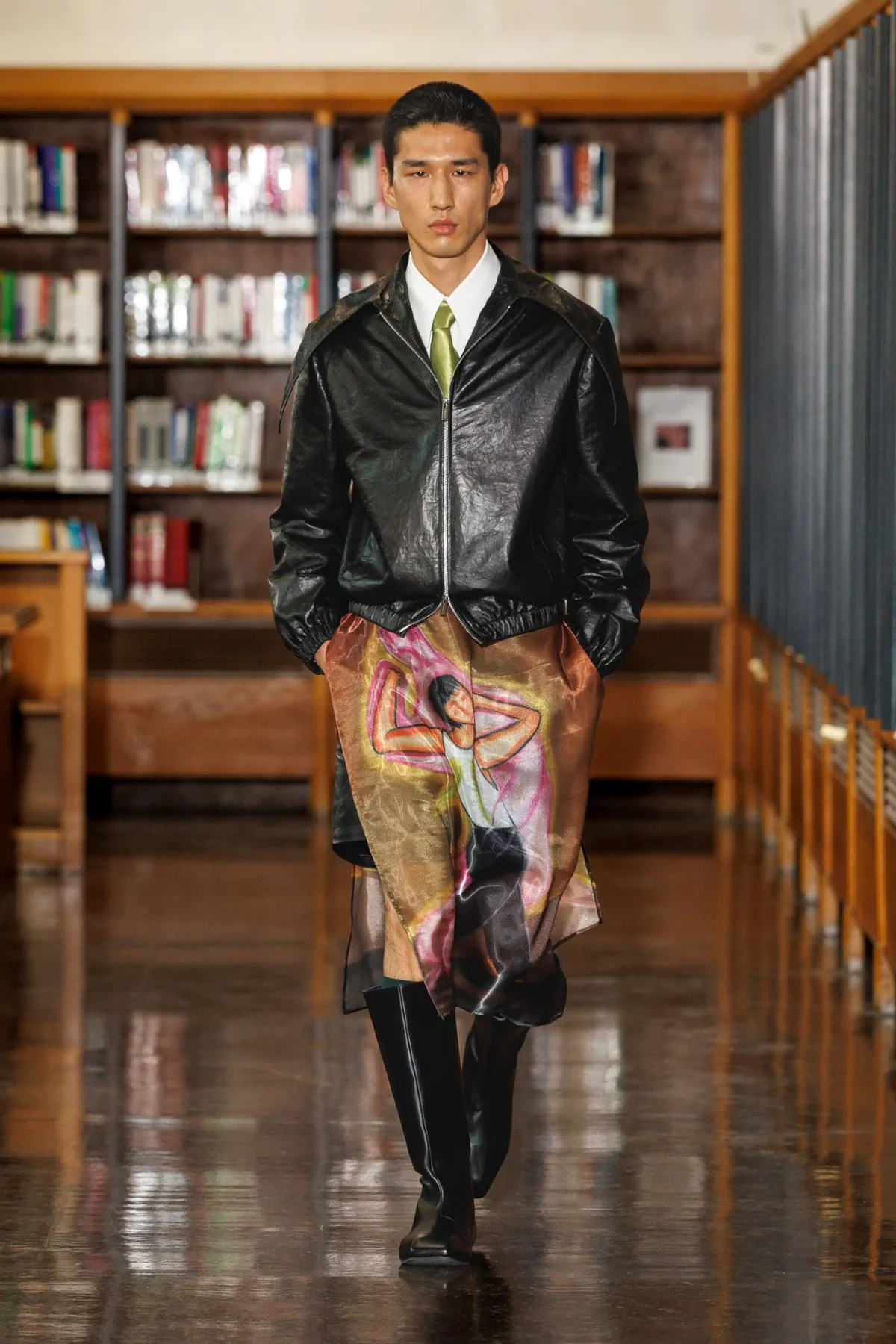 Printemps 2026, SEAN SUEN transforme la bibliothèque parisienne en théâtre onirique