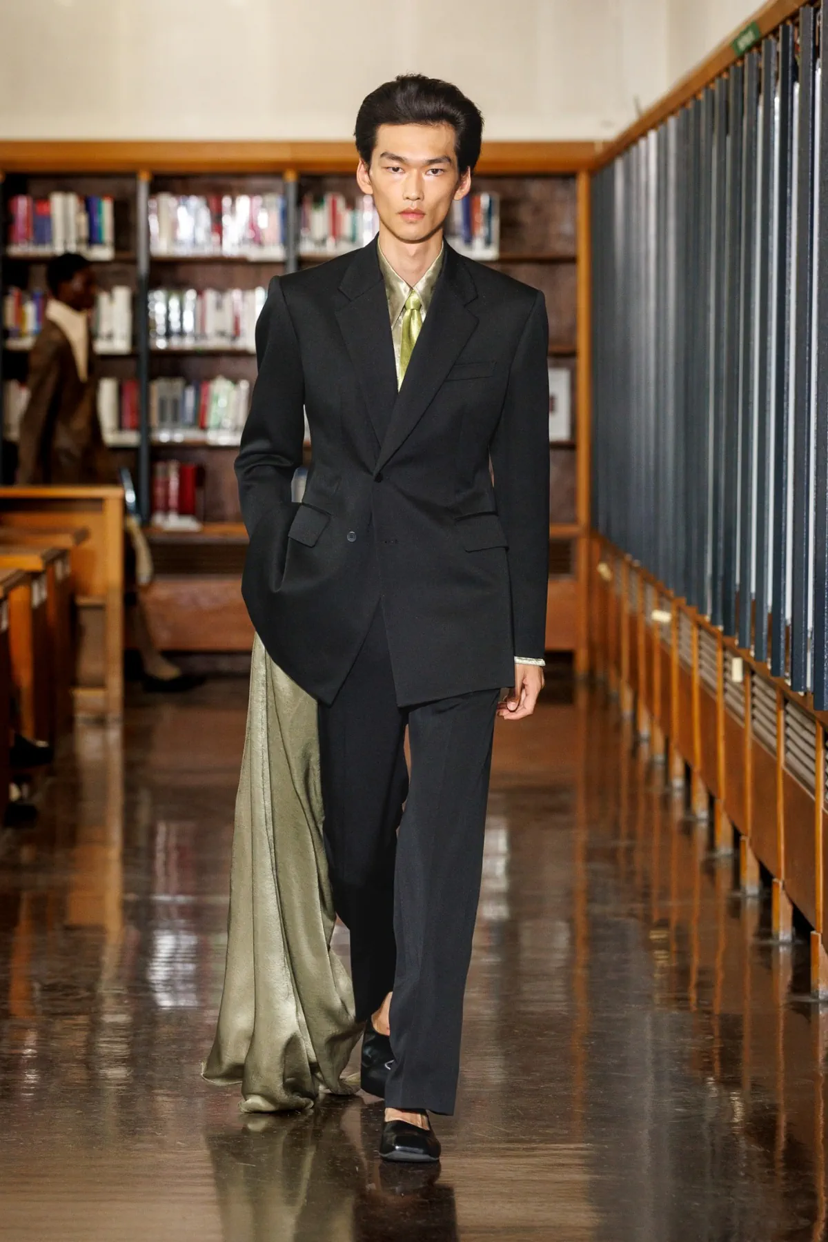 Printemps 2026, SEAN SUEN transforme la bibliothèque parisienne en théâtre onirique