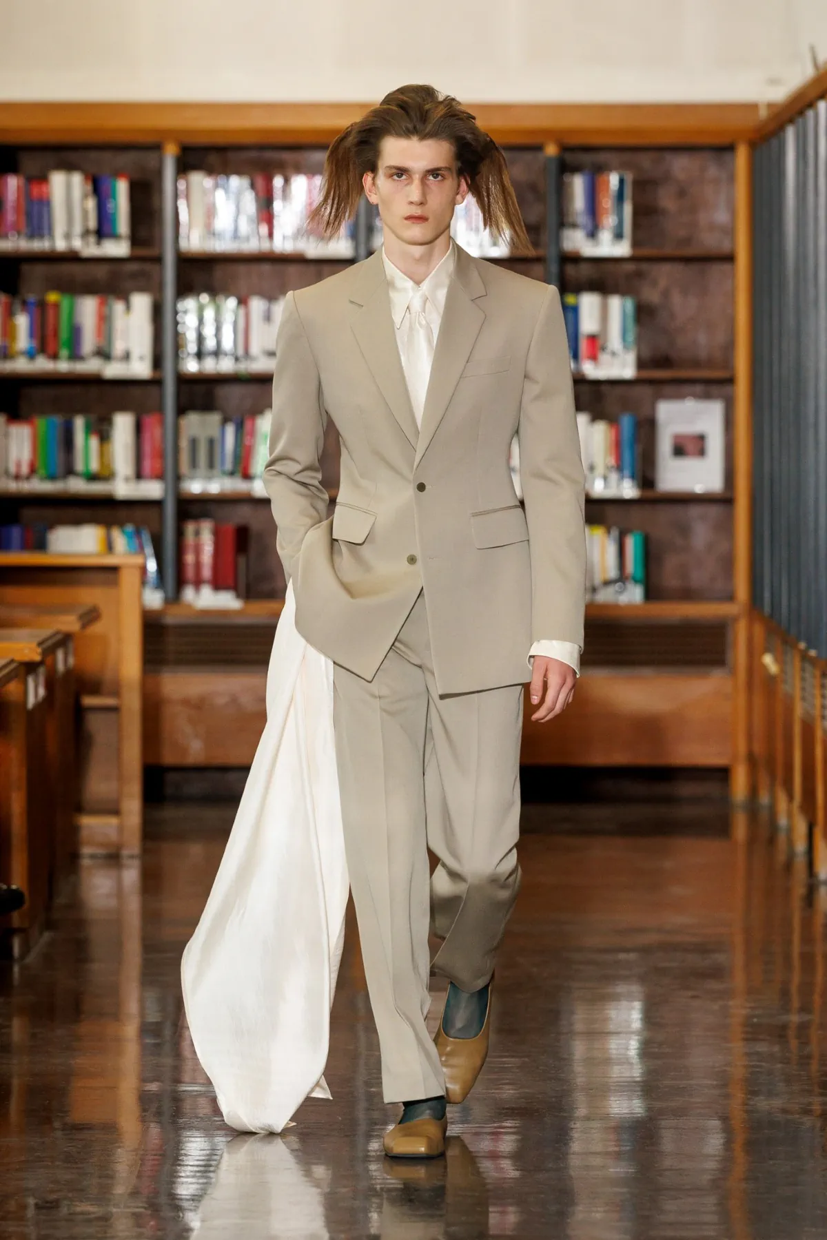 Printemps 2026, SEAN SUEN transforme la bibliothèque parisienne en théâtre onirique