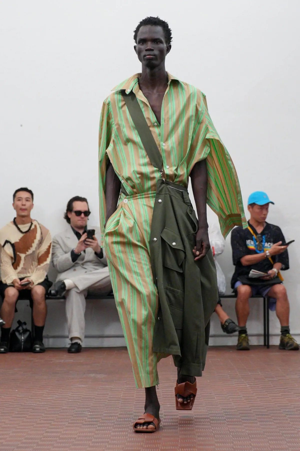 Setchu Spring Summer 2026 Milan Fashion Week 2 Pour Printemps 2026, Setchu repousse les limites de la mode masculine avec ses créations transformables