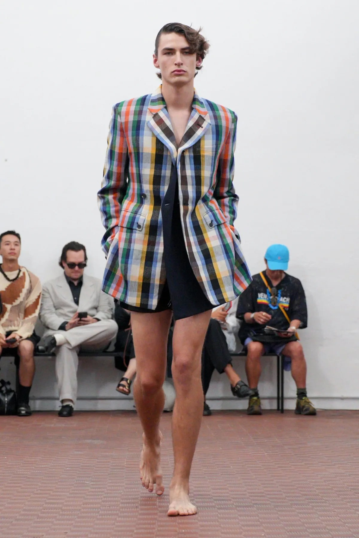 Setchu Spring Summer 2026 Milan Fashion Week 6 Pour Printemps 2026, Setchu repousse les limites de la mode masculine avec ses créations transformables
