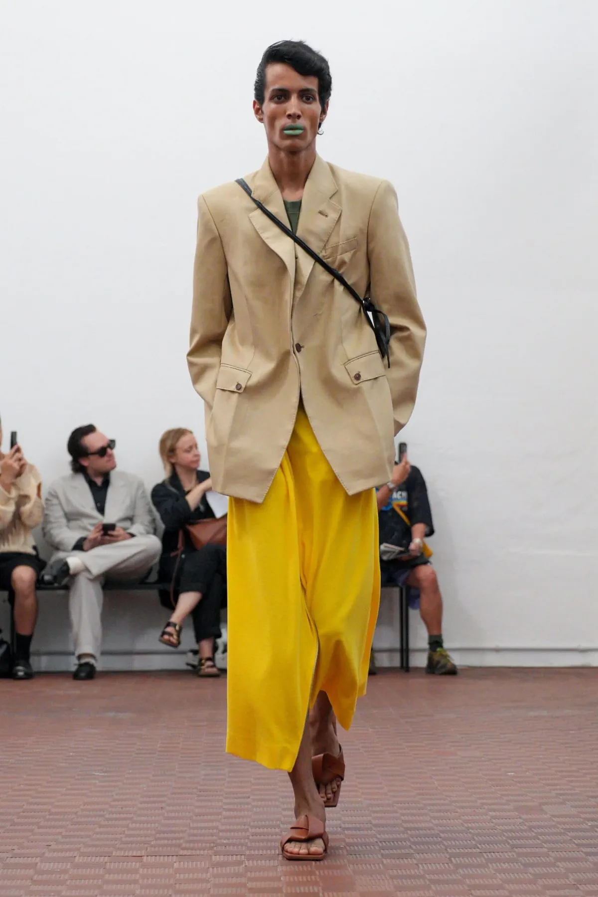 Setchu Spring Summer 2026 Milan Fashion Week 7 Pour Printemps 2026, Setchu repousse les limites de la mode masculine avec ses créations transformables