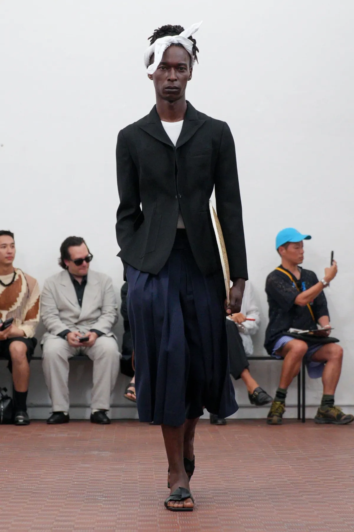 Setchu Spring Summer 2026 Milan Fashion Week 9 Pour Printemps 2026, Setchu repousse les limites de la mode masculine avec ses créations transformables