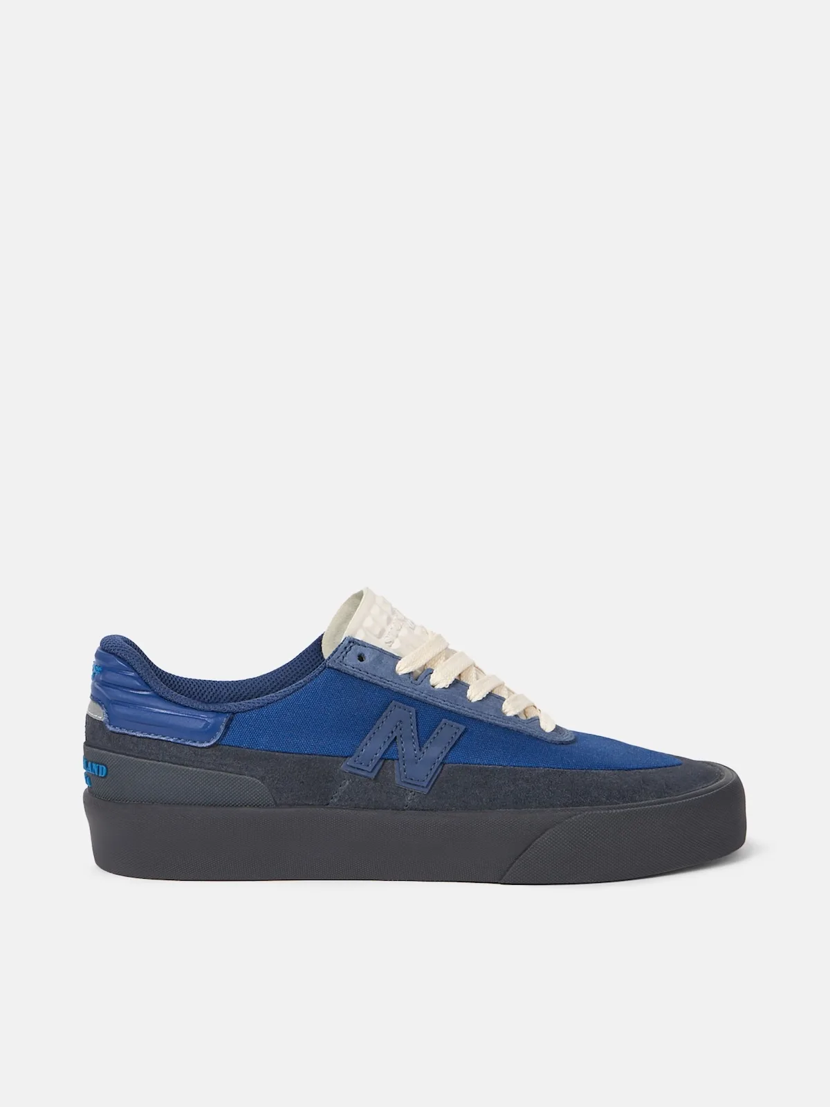 Stone Island x New Balance Chaussures de skate nautique 1 Stone Island et New Balance lancent leur première chaussure de skateboard avec une toile réactive à la lumière