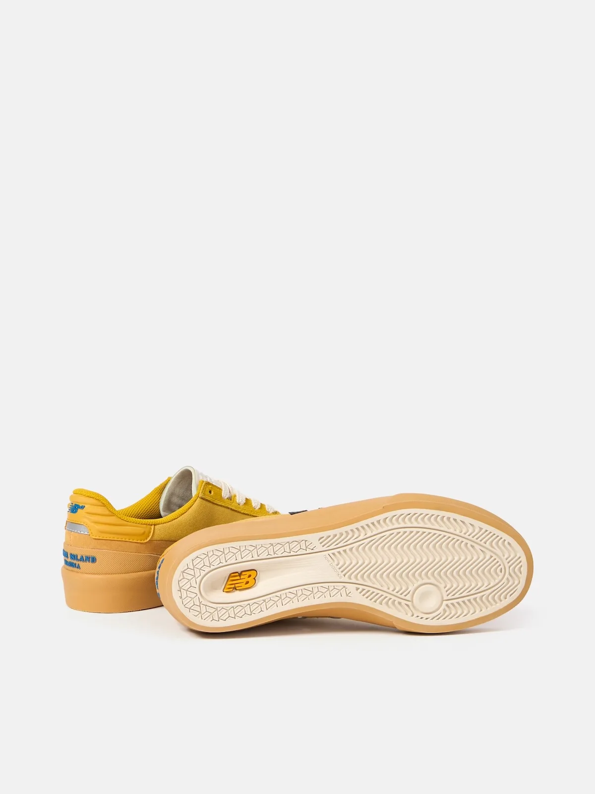 Stone Island x New Balance Chaussures de skate nautique 7 Stone Island et New Balance lancent leur première chaussure de skateboard avec une toile réactive à la lumière