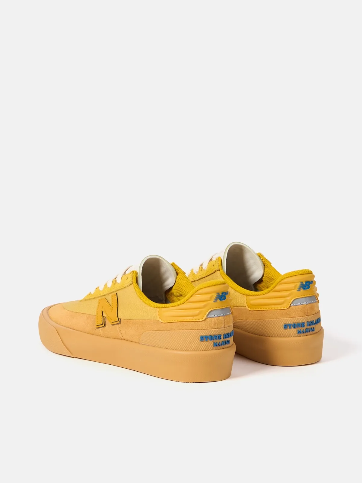 Stone Island x New Balance Chaussures de skate nautique 8 Stone Island et New Balance lancent leur première chaussure de skateboard avec une toile réactive à la lumière