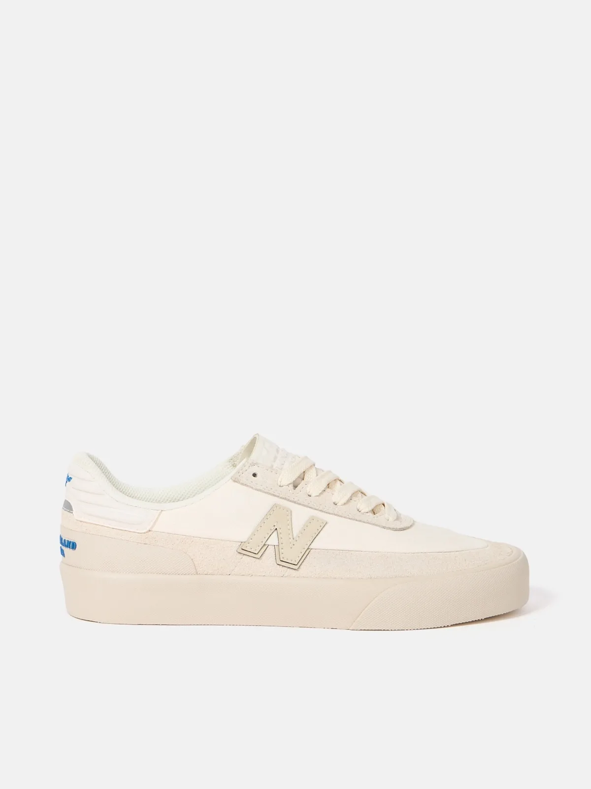 Stone Island x New Balance Chaussures de skate nautique 9 Stone Island et New Balance lancent leur première chaussure de skateboard avec une toile réactive à la lumière