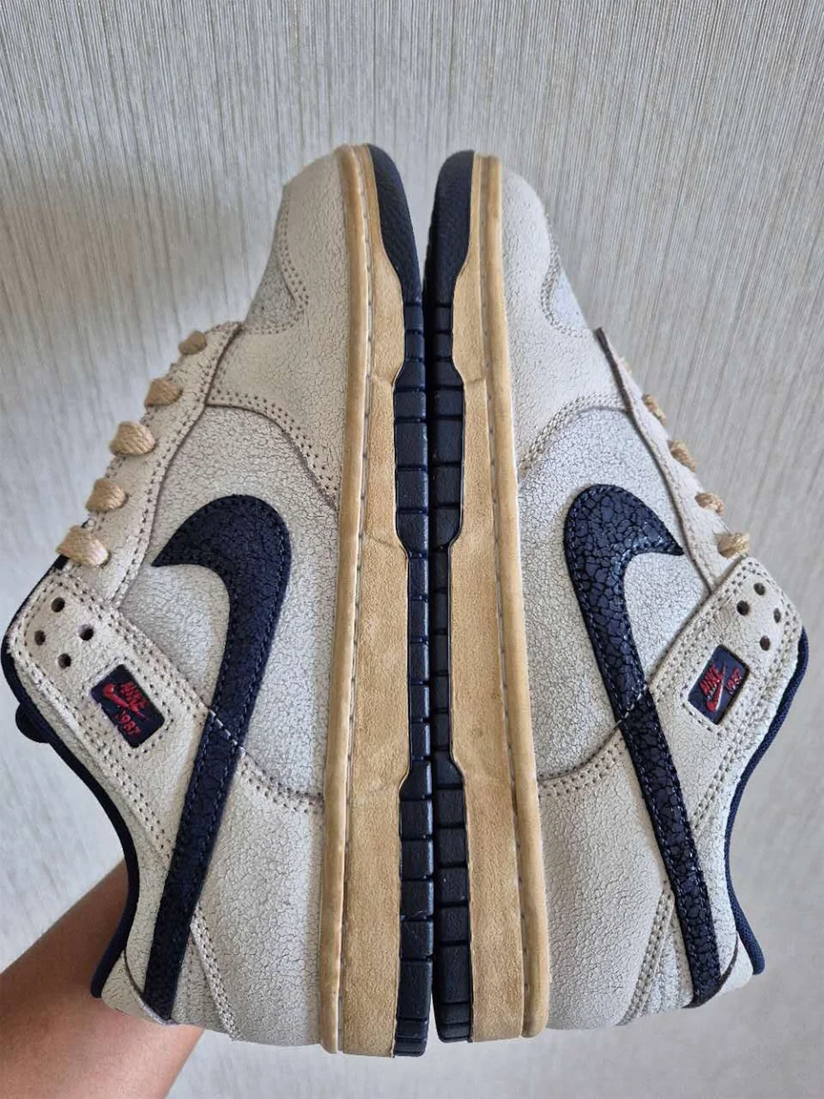 Stranger Things x Nike Dunk Low Pack 1 Les Stranger Things x Nike Dunk Low sont prévues pour la saison festive 2025