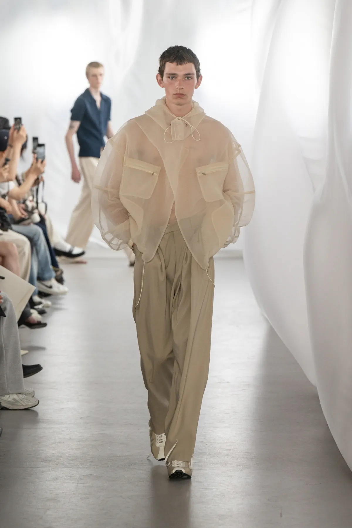 SYSTEM célèbre la liberté urbaine masculine pour le printemps 2026