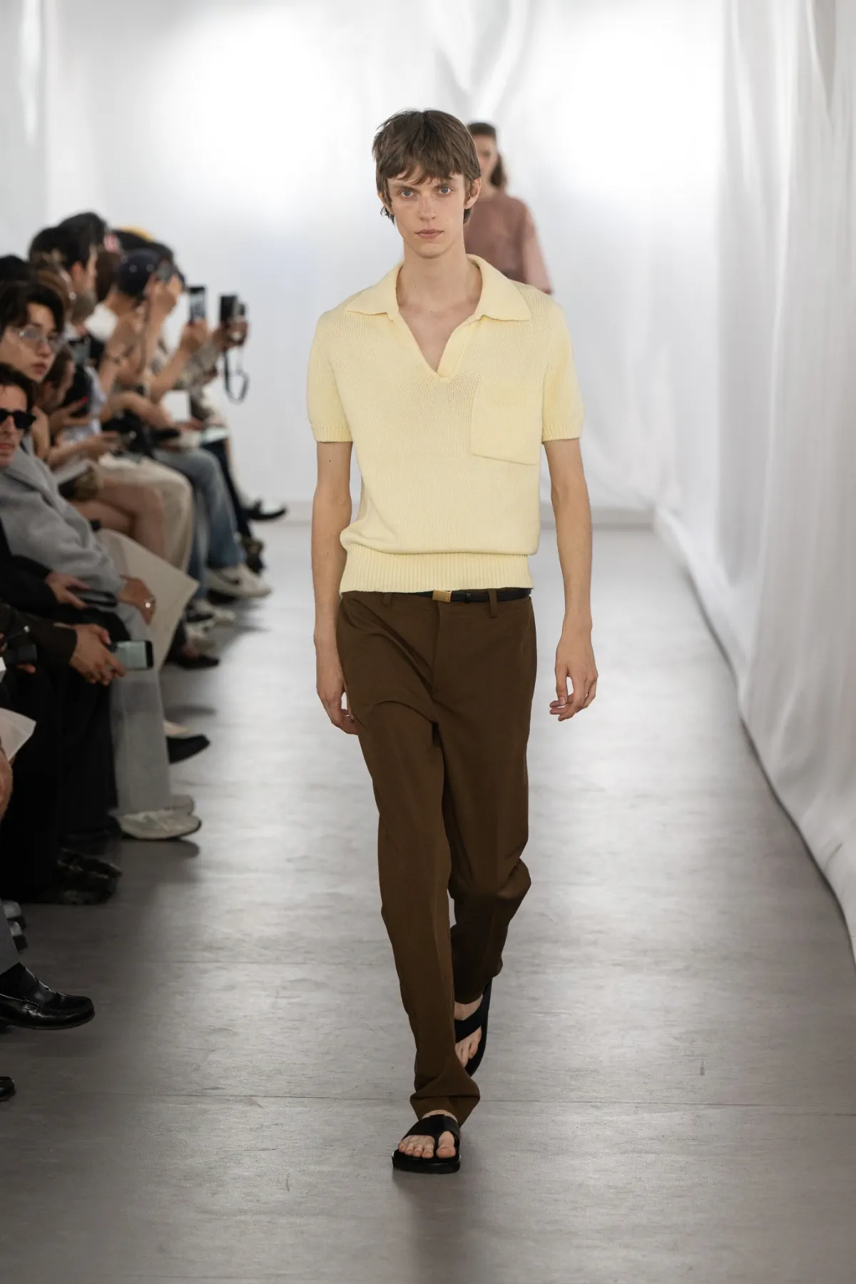 SYSTEM célèbre la liberté urbaine masculine pour le printemps 2026