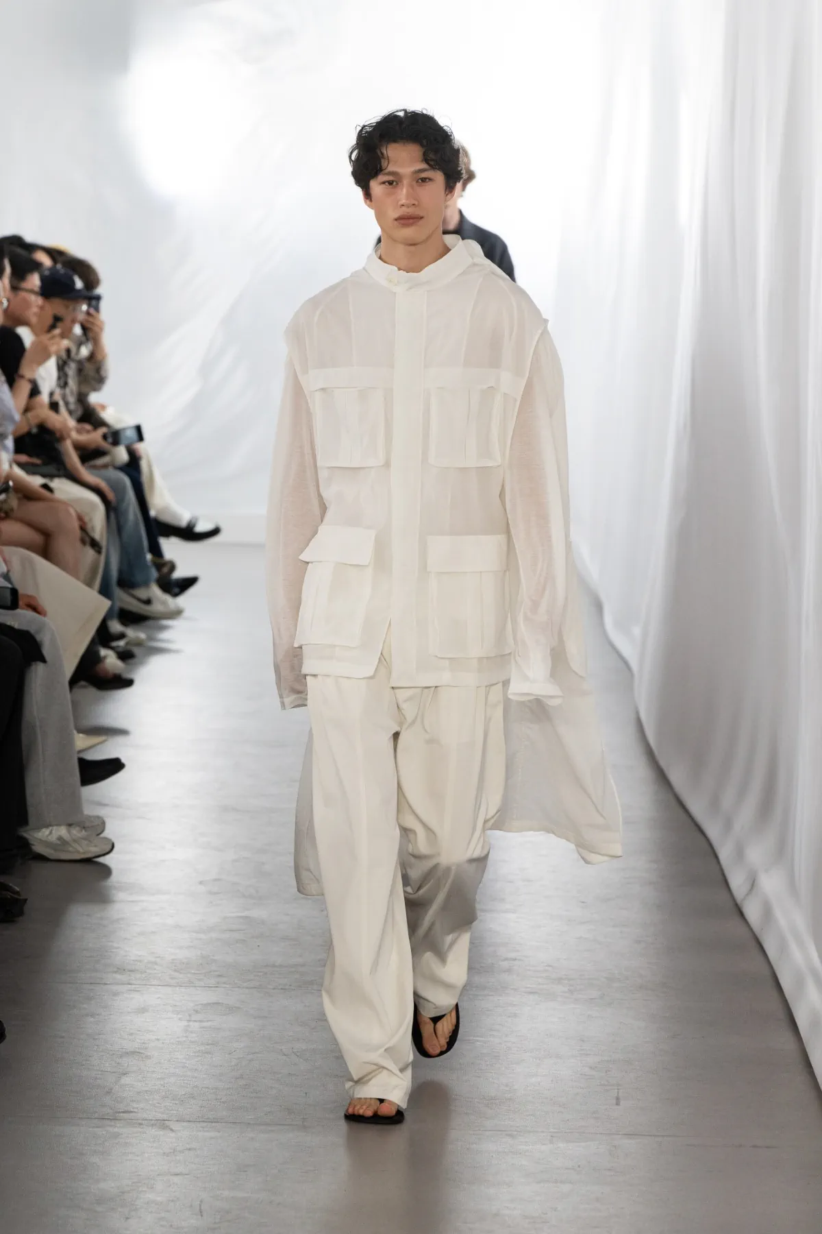 SYSTEM célèbre la liberté urbaine masculine pour le printemps 2026