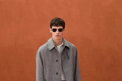 La collection Printemps 2026 de Tod's transforme Villa Necchi Campiglio en club exclusif italien