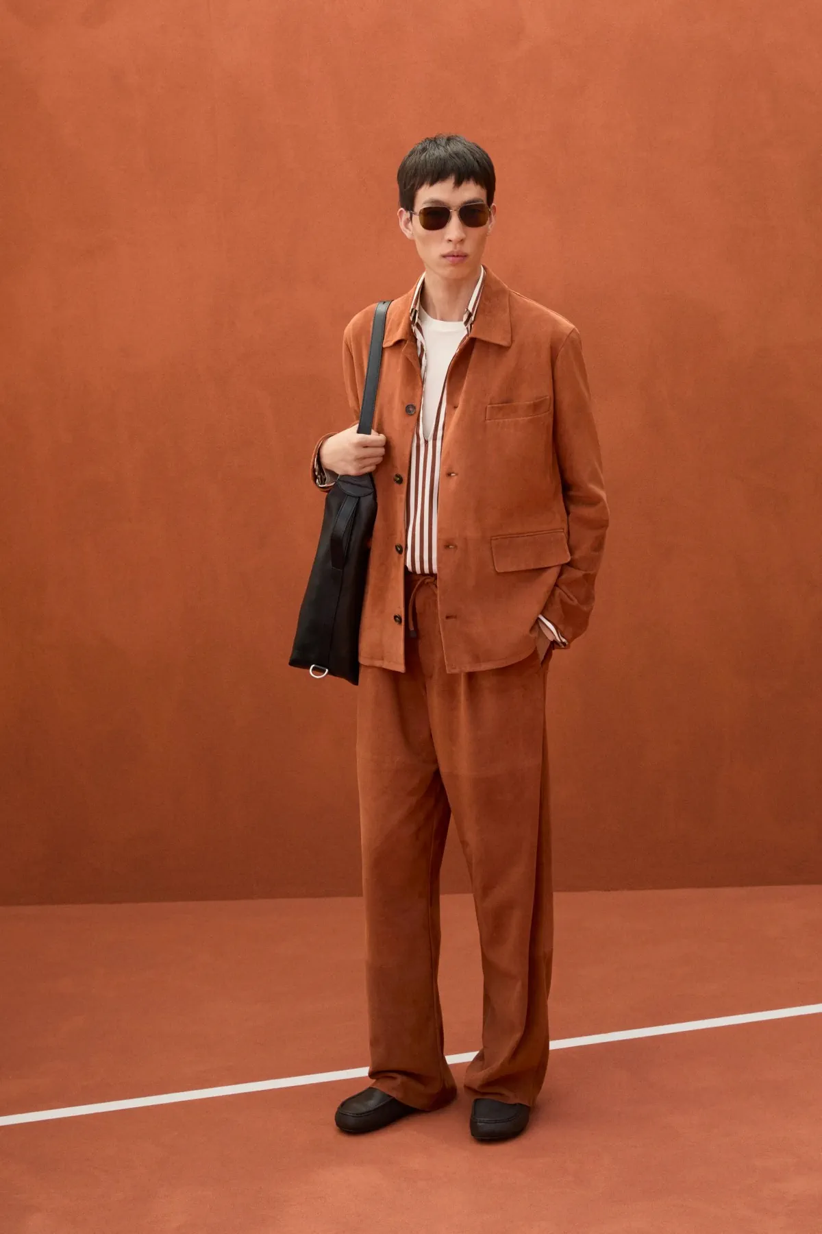 La collection Printemps 2026 de Tod's transforme Villa Necchi Campiglio en club exclusif italien