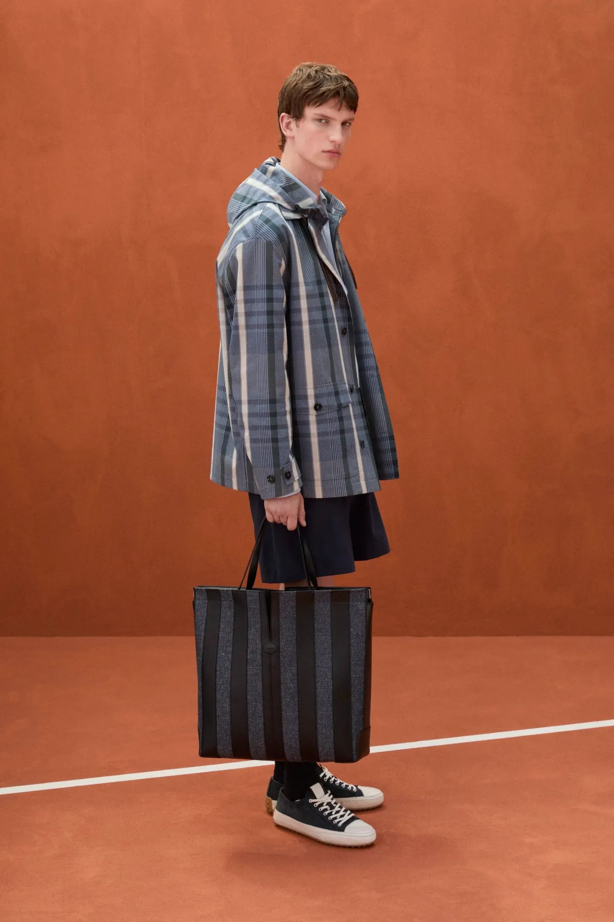 La collection Printemps 2026 de Tod's transforme Villa Necchi Campiglio en club exclusif italien