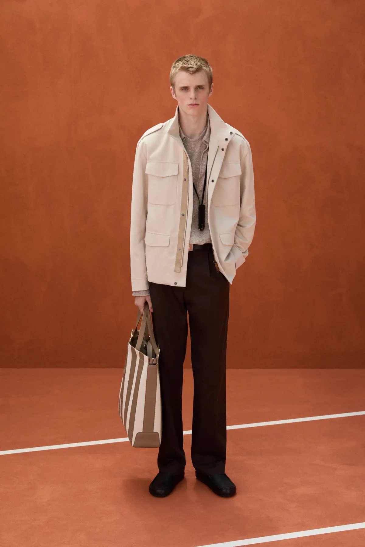 La collection Printemps 2026 de Tod's transforme Villa Necchi Campiglio en club exclusif italien