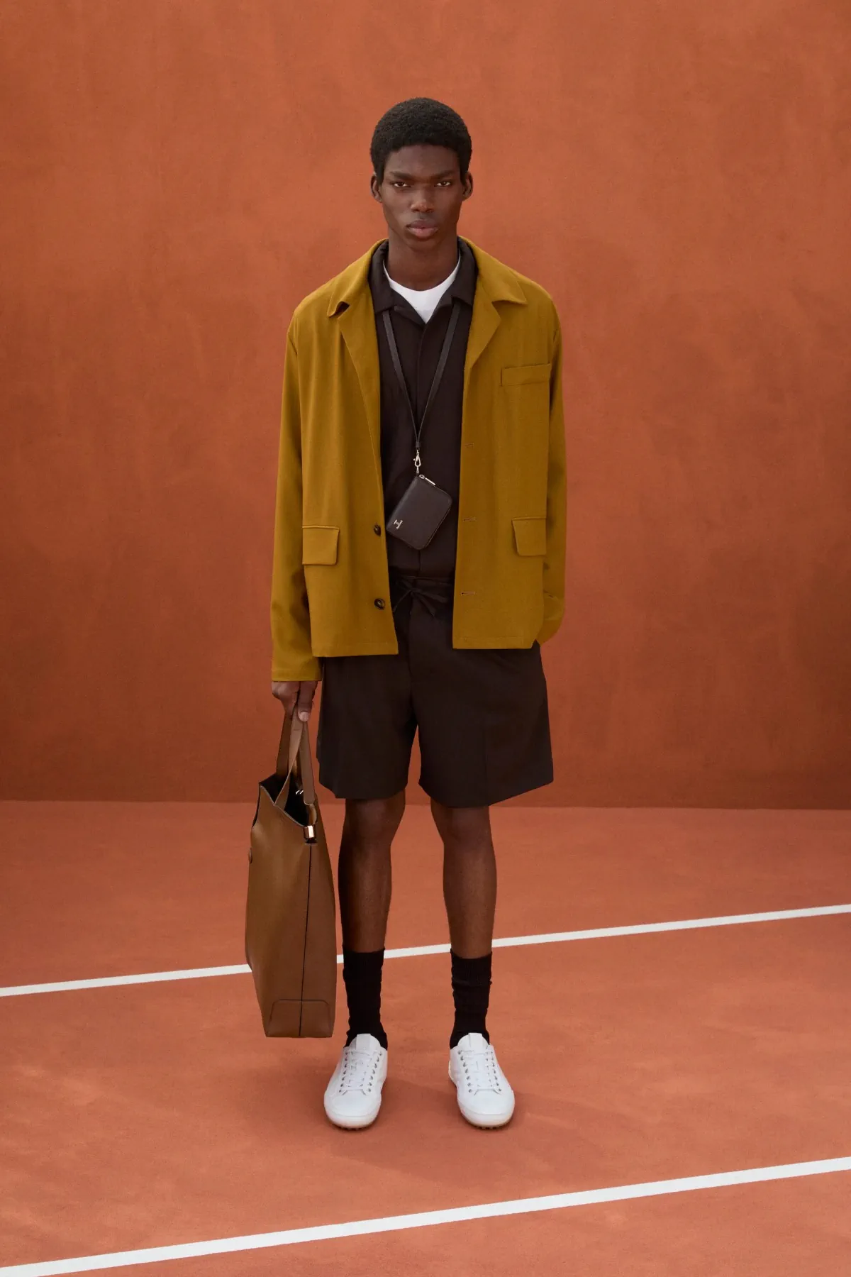 La collection Printemps 2026 de Tod's transforme Villa Necchi Campiglio en club exclusif italien