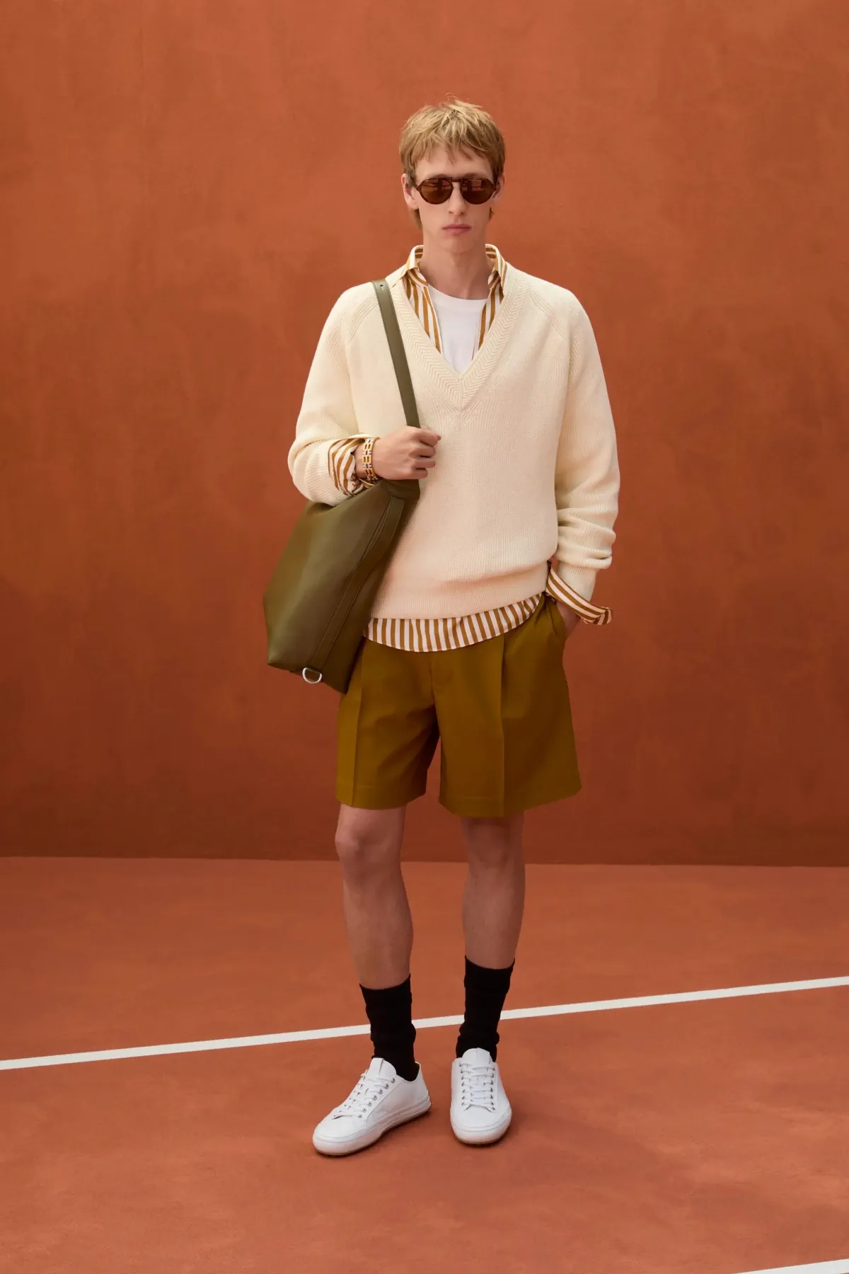 La collection Printemps 2026 de Tod's transforme Villa Necchi Campiglio en club exclusif italien