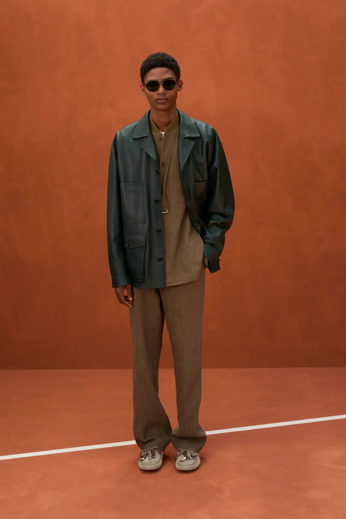 La collection Printemps 2026 de Tod's transforme Villa Necchi Campiglio en club exclusif italien