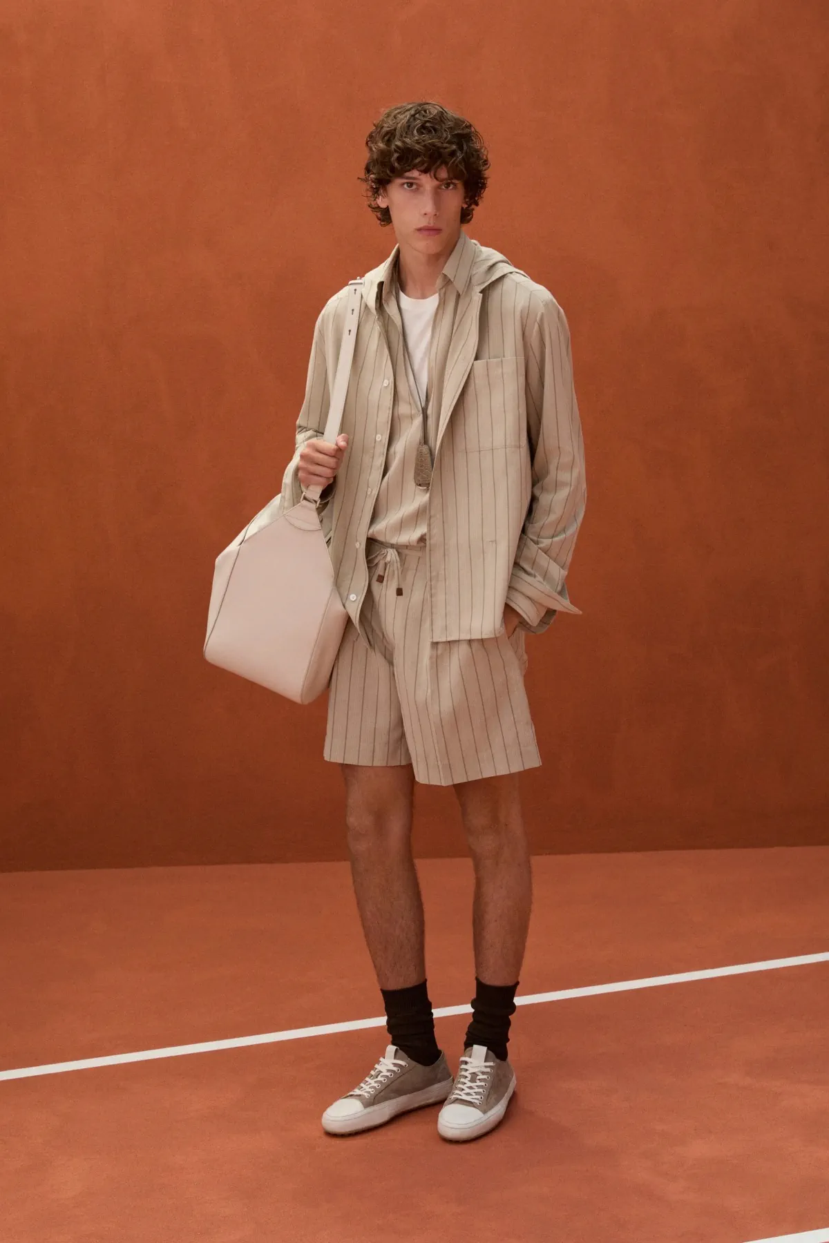La collection Printemps 2026 de Tod's transforme Villa Necchi Campiglio en club exclusif italien