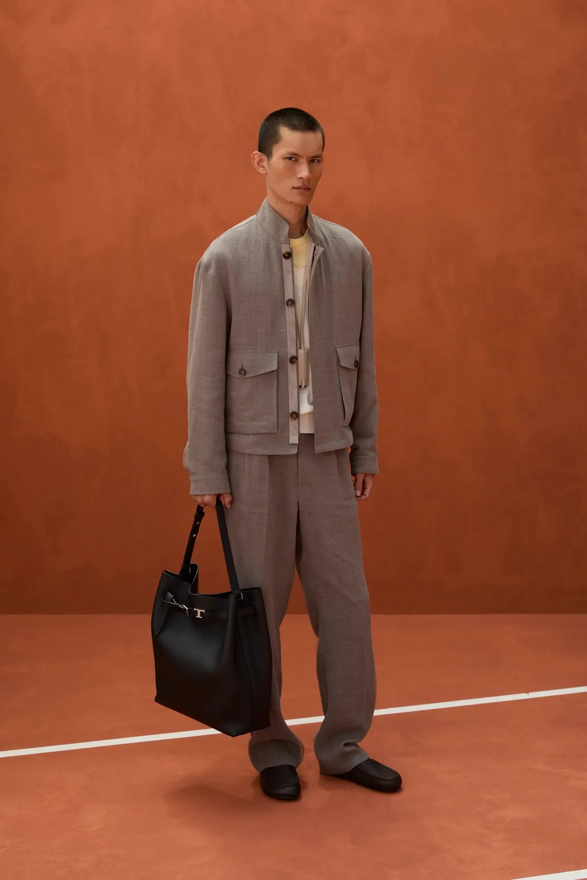 La collection Printemps 2026 de Tod's transforme Villa Necchi Campiglio en club exclusif italien