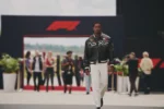 Tommy Hilfiger lance la collection APXGP en collaboration avec le film « F1 The Movie » et l'acteur Damson Idris