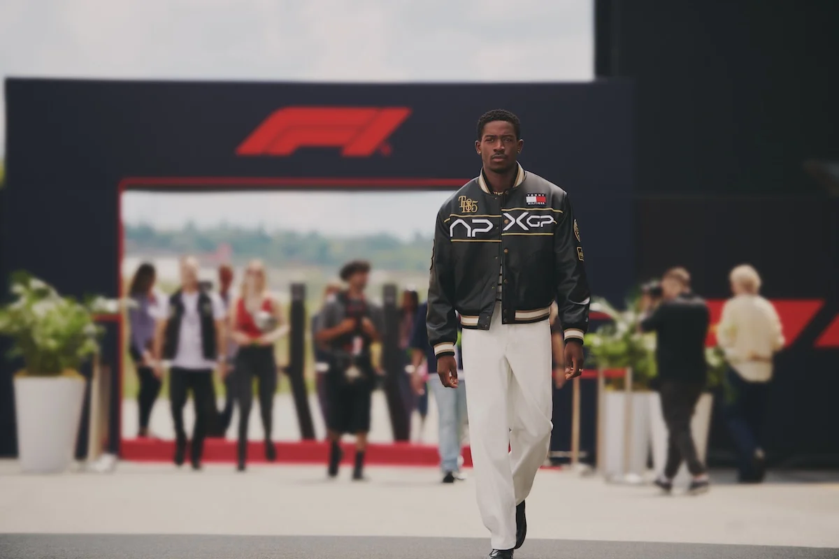 Tommy Hilfiger x F1 the Movie 0 Tommy Hilfiger lance la collection APXGP en collaboration avec le film « F1 The Movie » et l'acteur Damson Idris