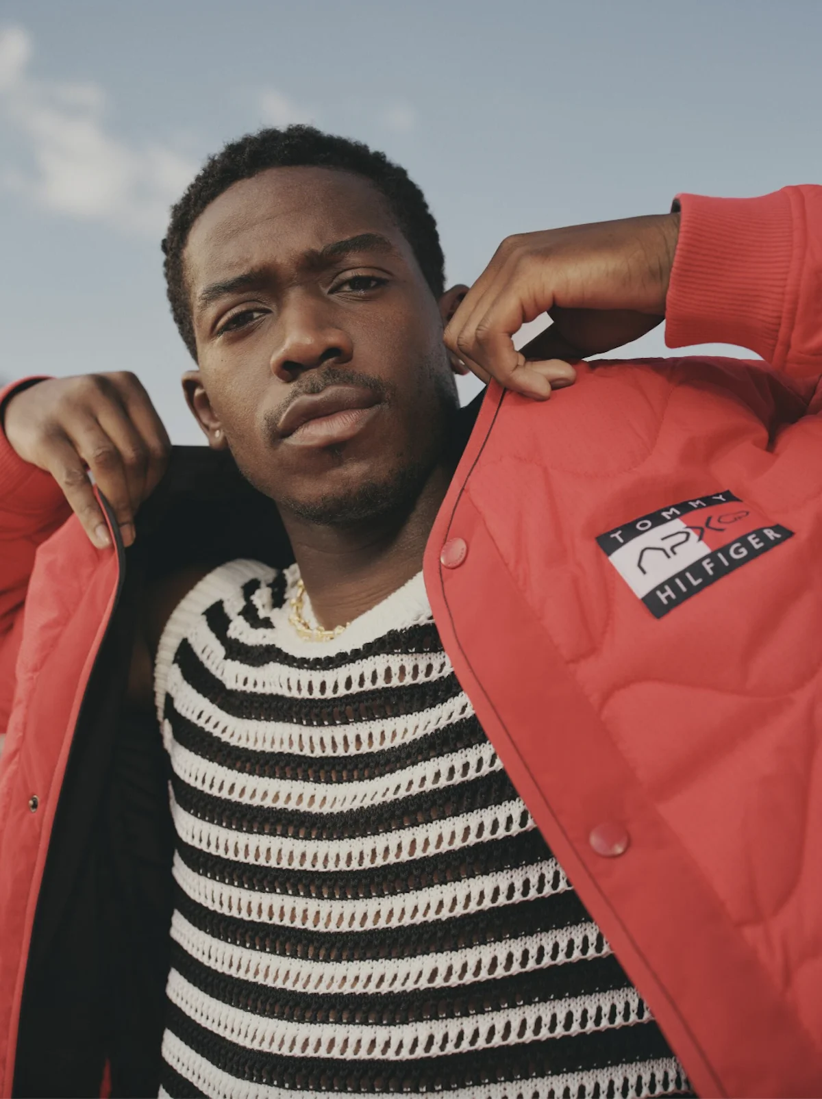 Tommy Hilfiger x F1 the Movie 1 Tommy Hilfiger lance la collection APXGP en collaboration avec le film « F1 The Movie » et l'acteur Damson Idris