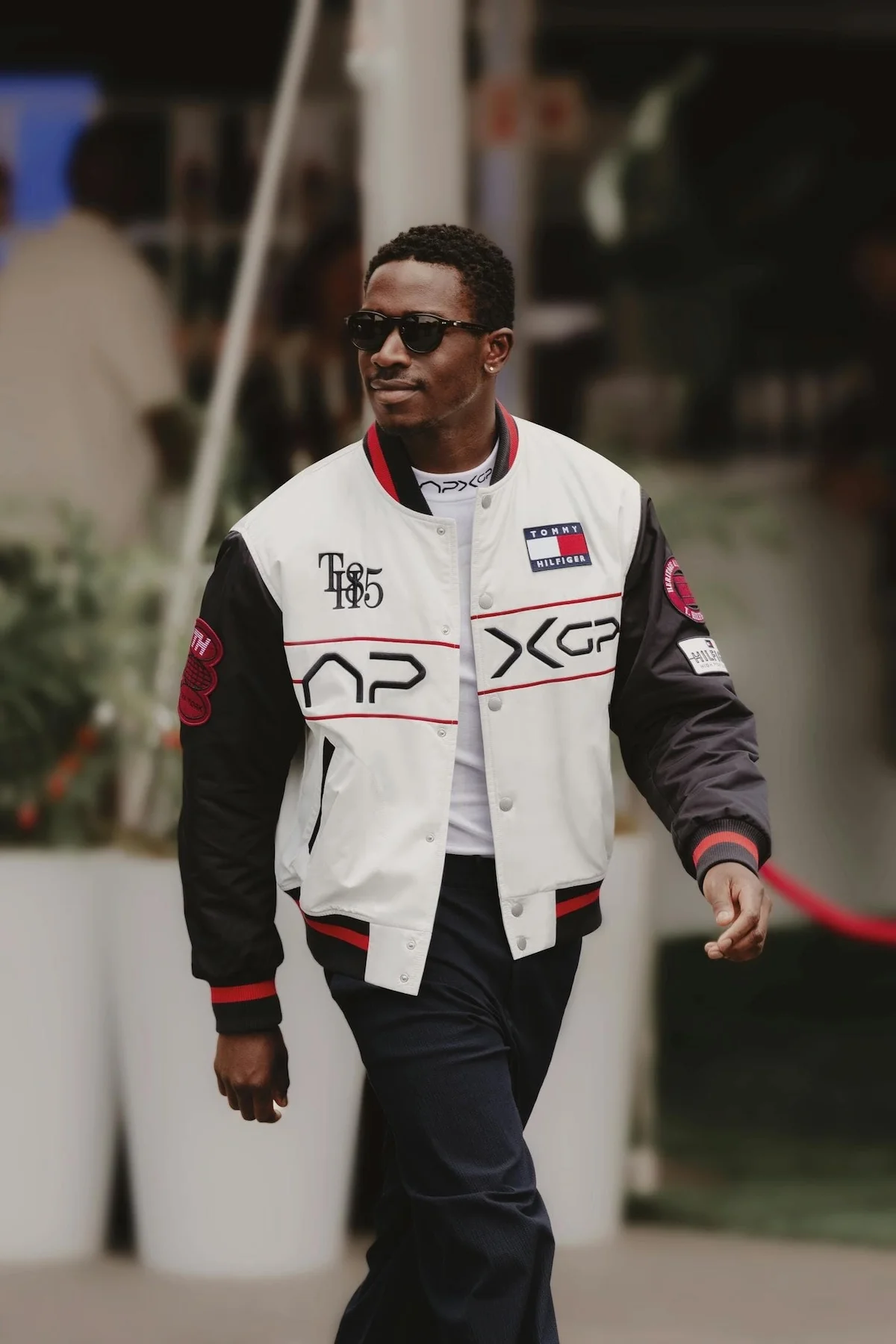 Tommy Hilfiger x F1 the Movie 3 Tommy Hilfiger lance la collection APXGP en collaboration avec le film « F1 The Movie » et l'acteur Damson Idris