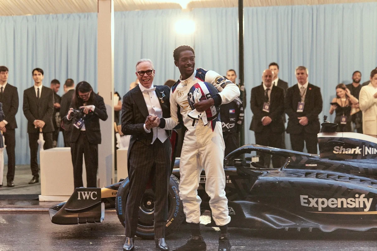 Tommy Hilfiger x F1 the Movie 6 Tommy Hilfiger lance la collection APXGP en collaboration avec le film « F1 The Movie » et l'acteur Damson Idris