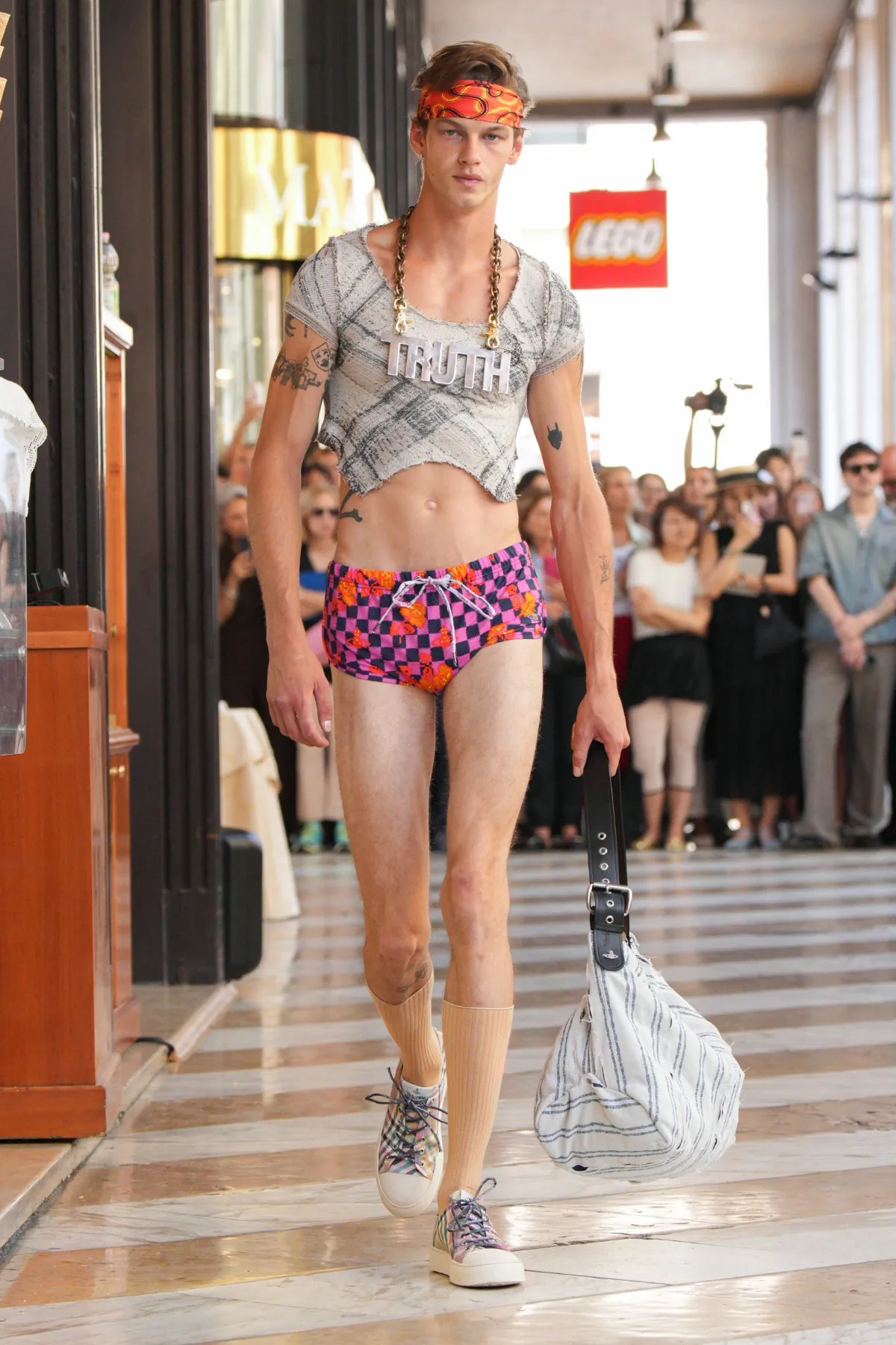 Vivienne Westwood Printemps 2026 : un vestiaire sans frontières