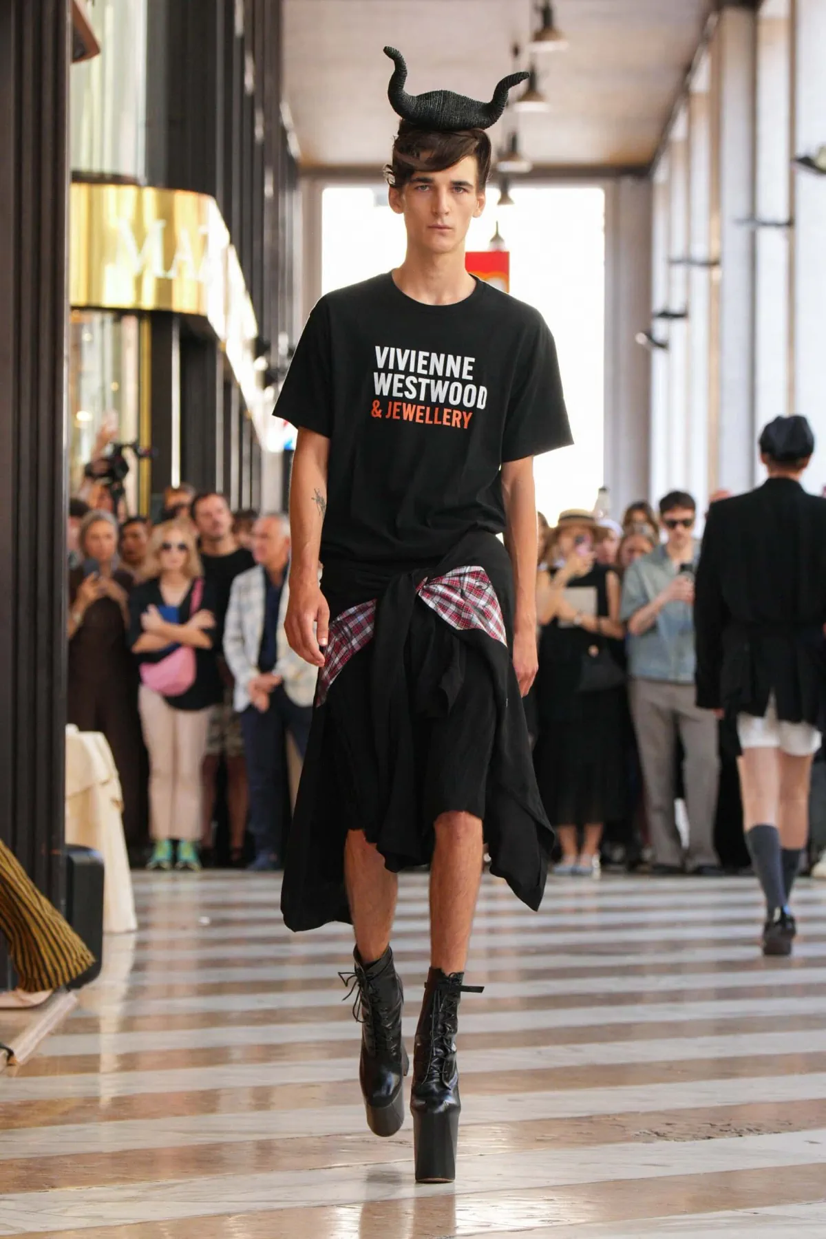Vivienne Westwood Printemps 2026 : un vestiaire sans frontières
