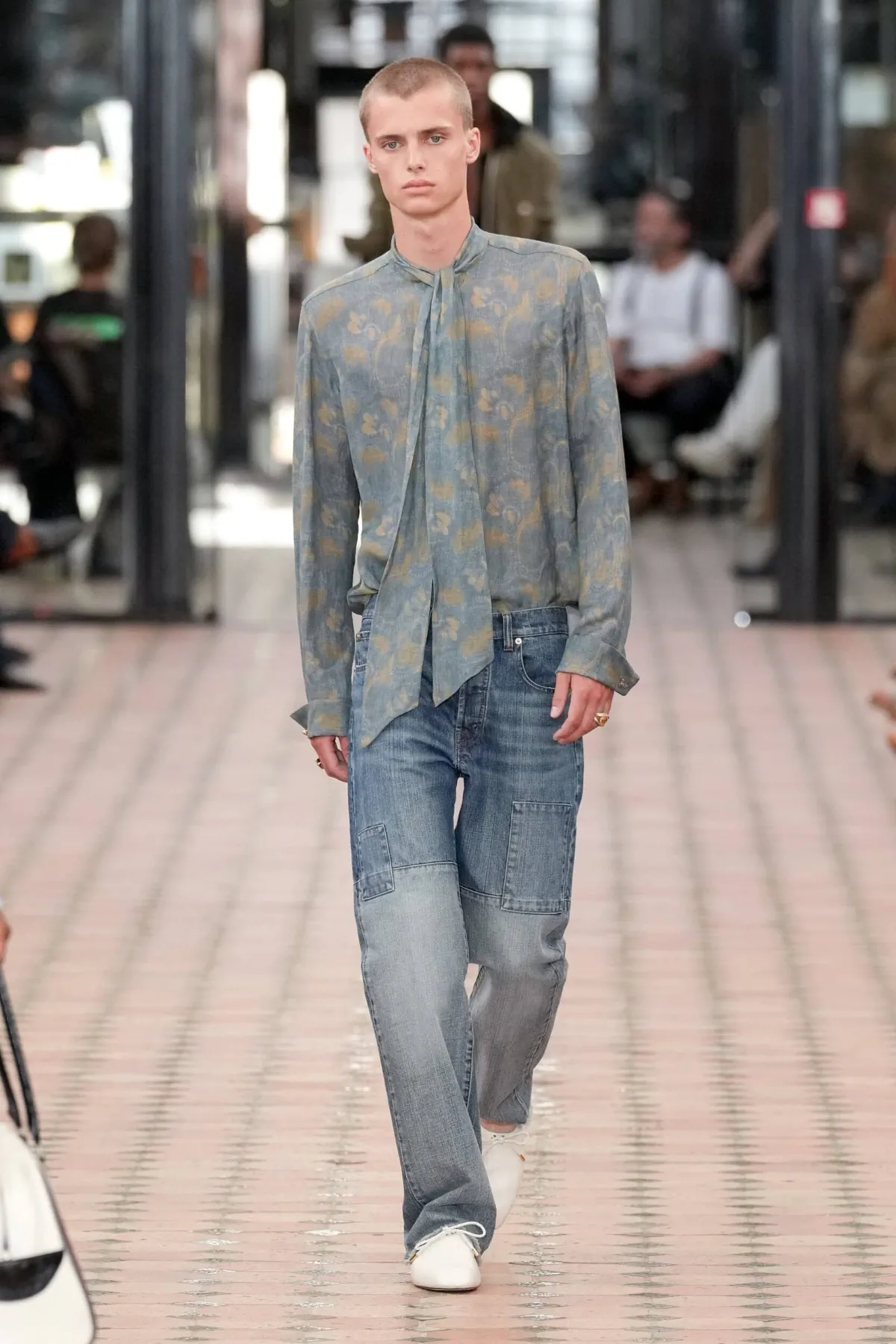 La collection Printemps 2026 de Wales Bonner rend hommage au savoir-faire britannique et célèbre dix années de création